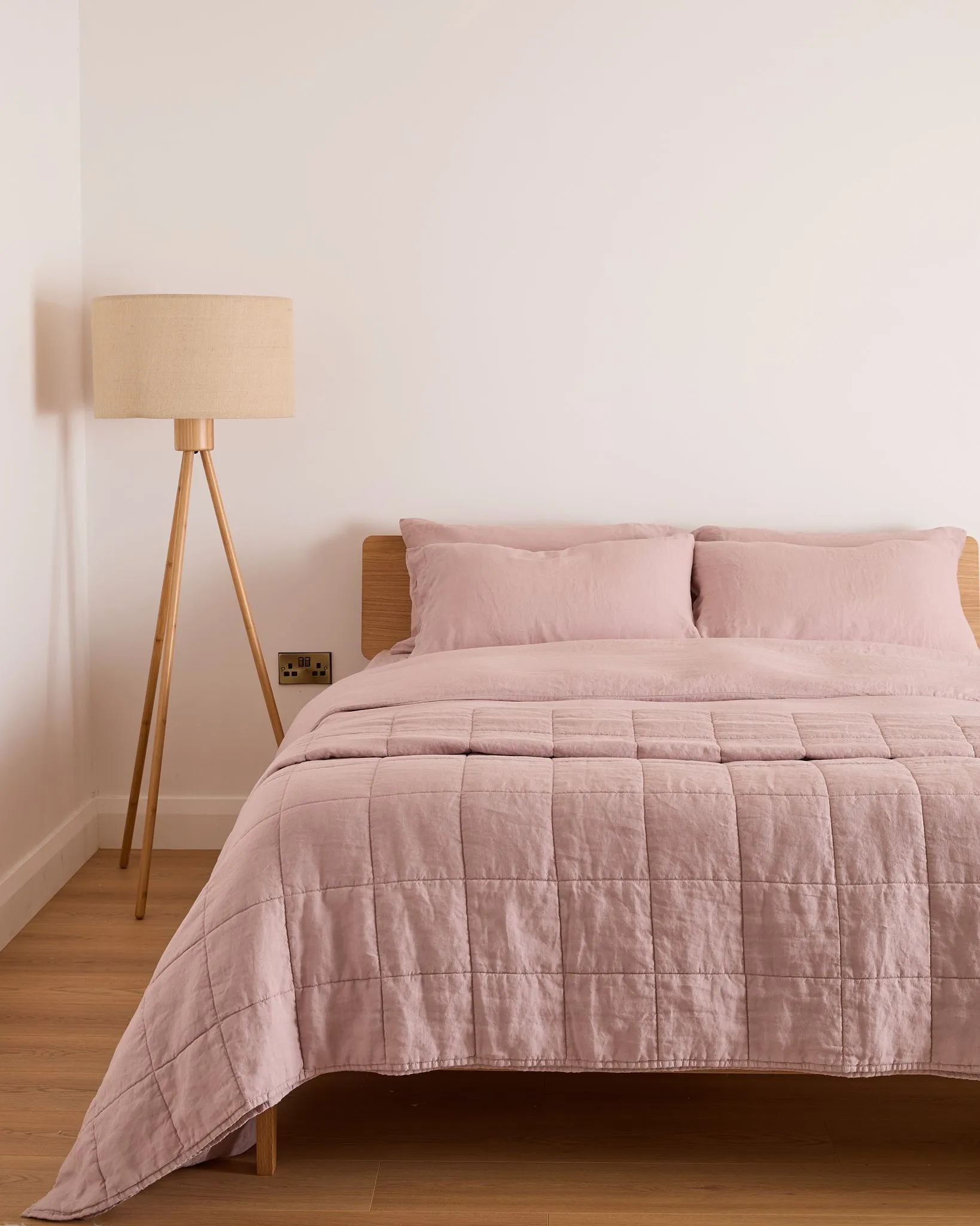 Foxford Blush Linen Quilt