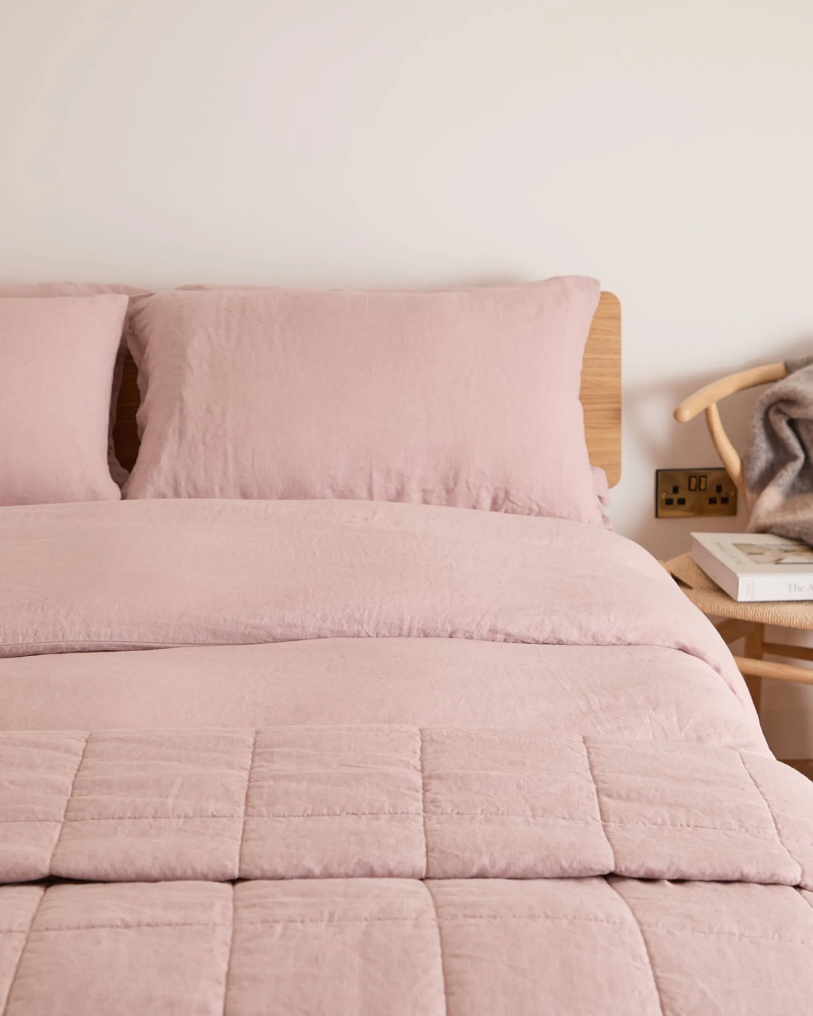 Foxford Blush Linen Quilt
